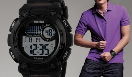 dg-1054-man-watches