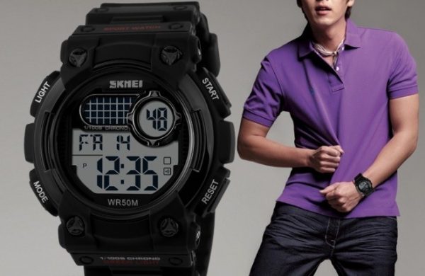 dg-1054-man-watches